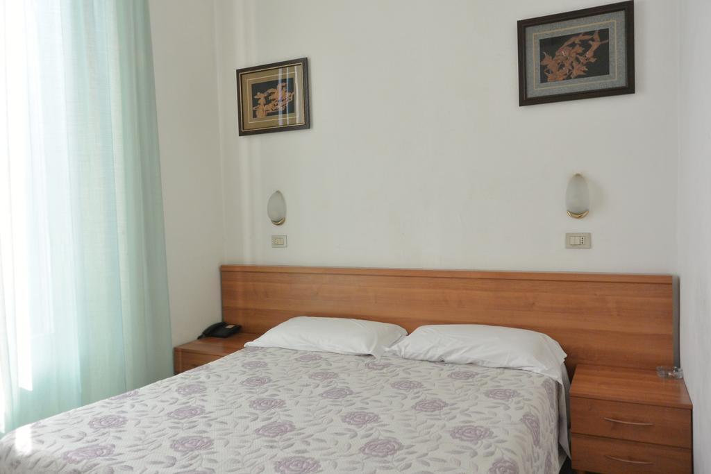 Hotel Oriente Milano Phòng bức ảnh